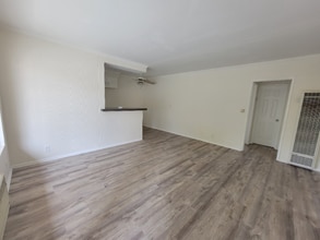 Building Photo - 13556 Wyandotte St