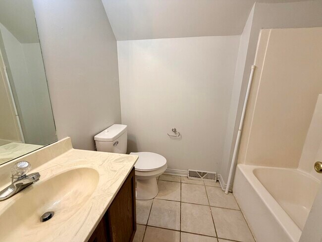 Foto del edificio - 1150 Horsemans Ln