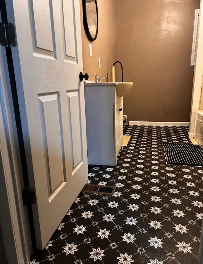 Photo - 9156 Elizabeth St House