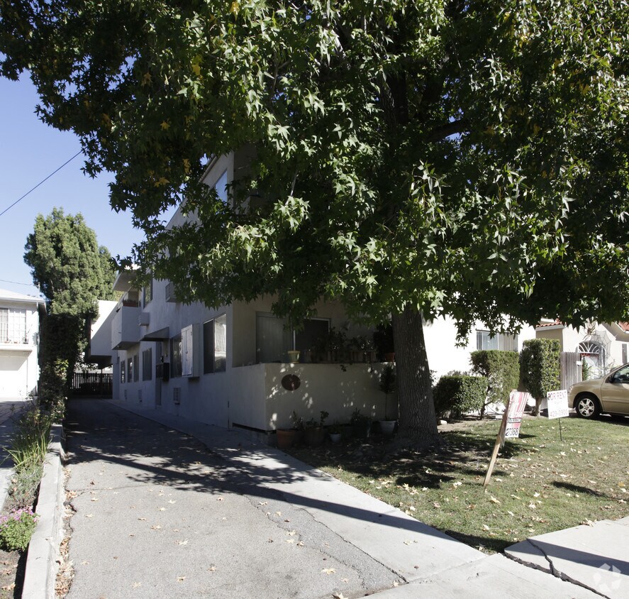 Building Photo - 10811 Kling St