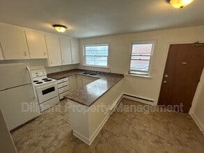 Building Photo - 164 Westmount St