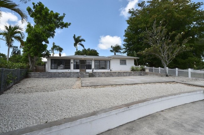Foto del edificio - 3461 Lakeview Dr