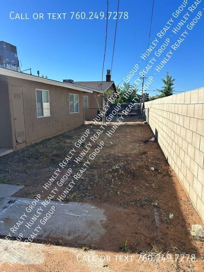 Foto del edificio - 15764 Wanaque Rd