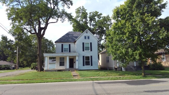 Building Photo - 1116 W University Ave