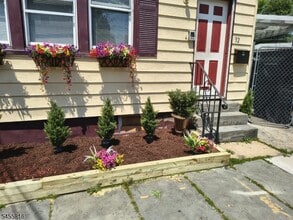 Building Photo - 32 Rosehill Pl