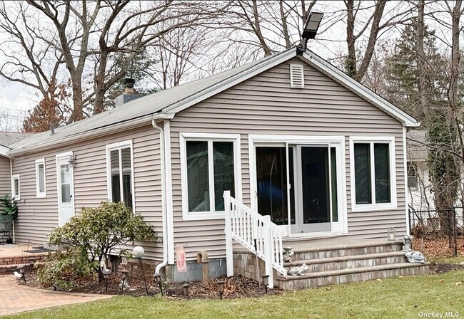 Foto del edificio - 200 Dix Hills Rd