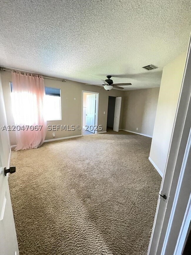 Building Photo - 558 Stonemont Dr