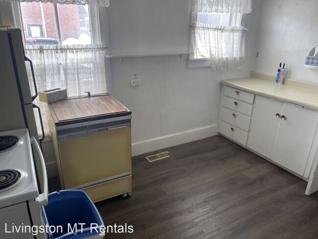 Building Photo - 2 br, 1 bath House - 210 S B St