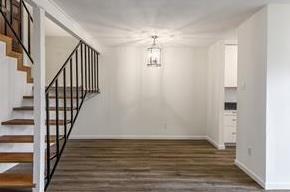 Building Photo - 6910 Hart Ln