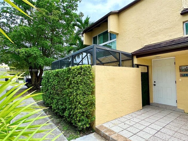 Building Photo - 15820 SW 90th Ct