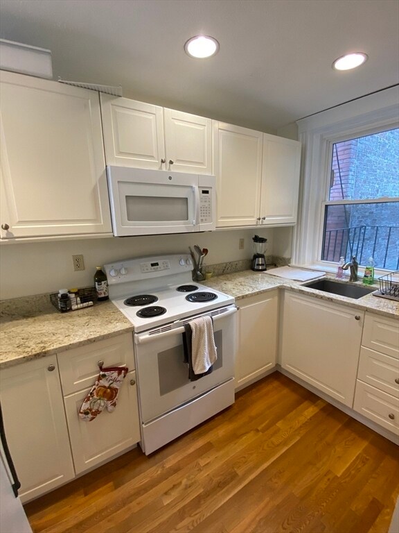 Building Photo - 462 Park Dr