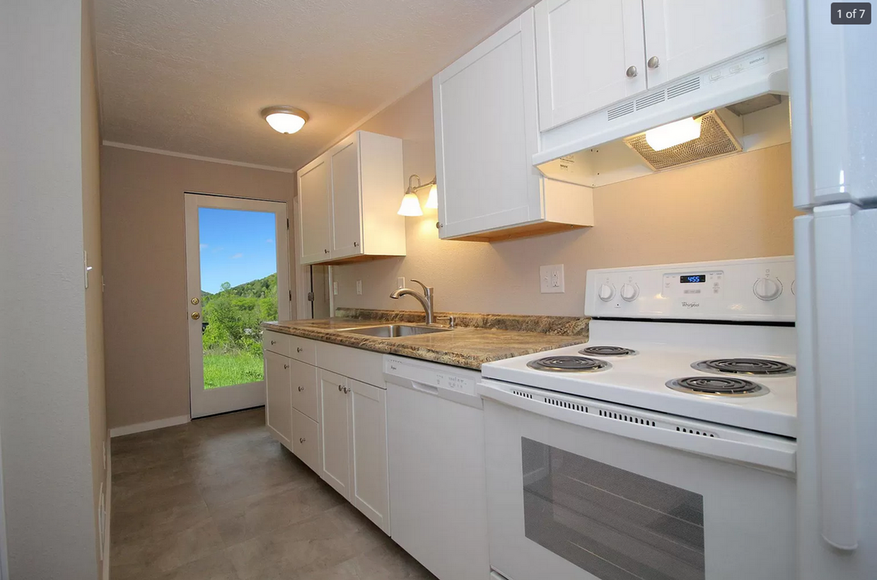 Foto principal - Recently Remodeled Apartment All Utilities...