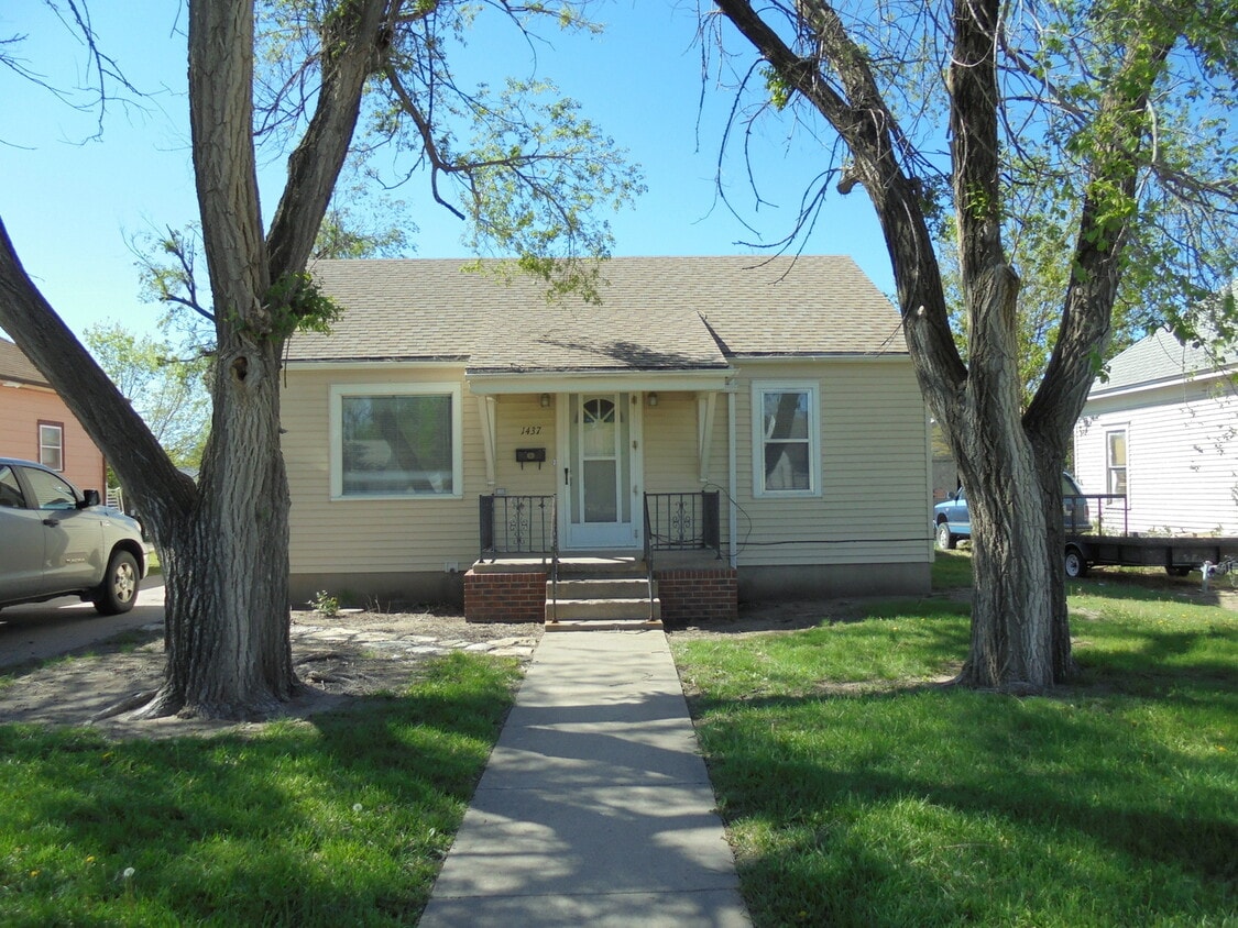 Primary Photo - 3 Bedroom, 2 Bathroom House