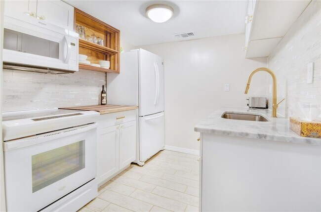 Foto del edificio - 3640 41st Ln S