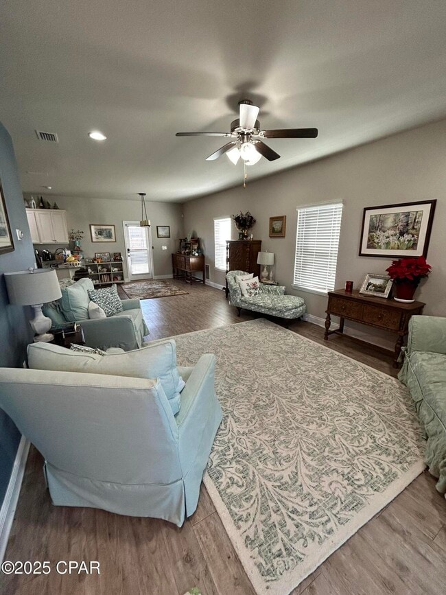 Foto del edificio - 103 Salt Marsh Wy