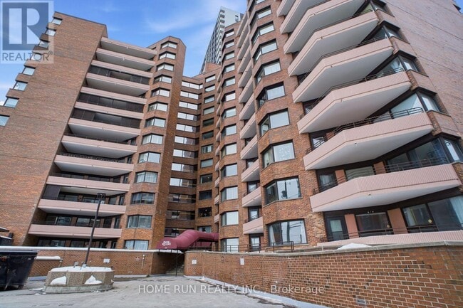 Photo du bâtiment - 151 Bay St