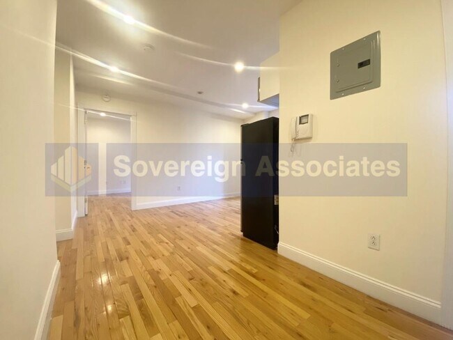 Foto del edificio - 250 W 99th St
