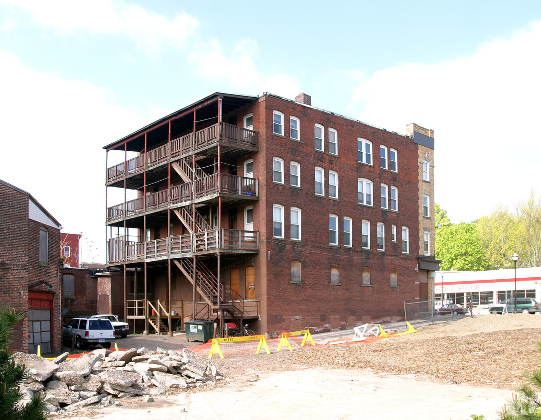 Building Photo - 168-172 Arch St