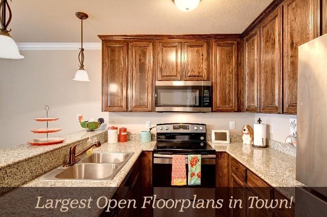 Building Photo - Lillian Street Townhomes