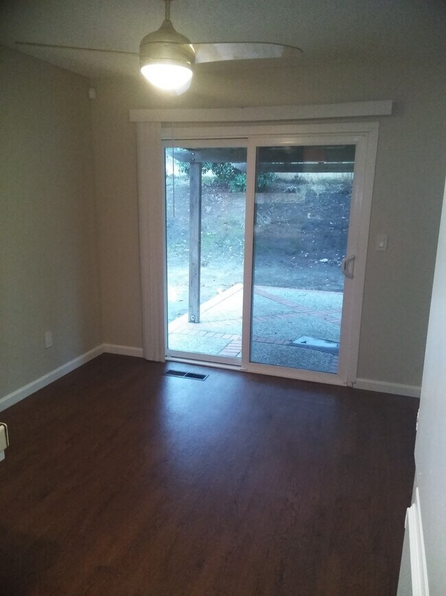 Foto del edificio - 2132 Austin Ct