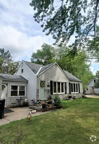 Building Photo - 2245 Pinewood Dr