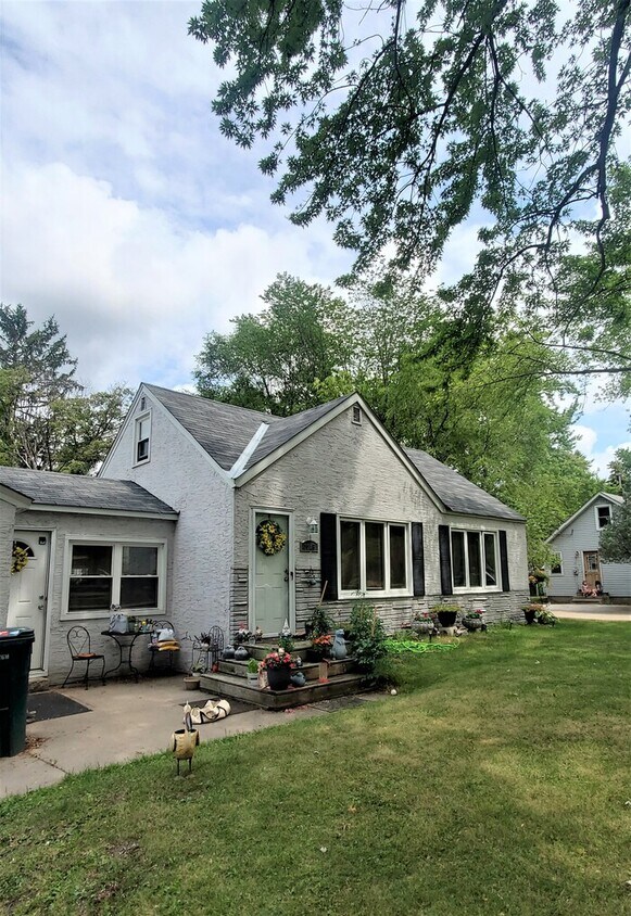 Foto principal - 2245 Pinewood Dr