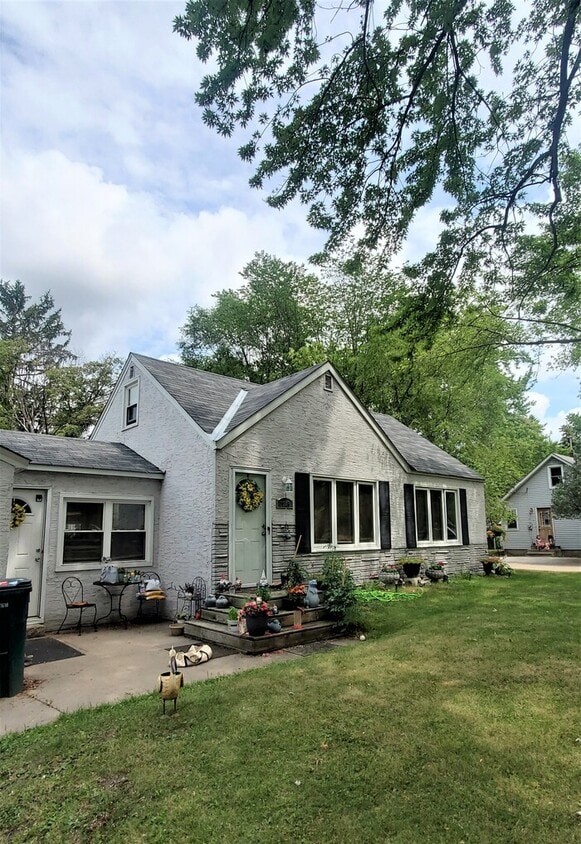 Primary Photo - 2245 Pinewood Dr