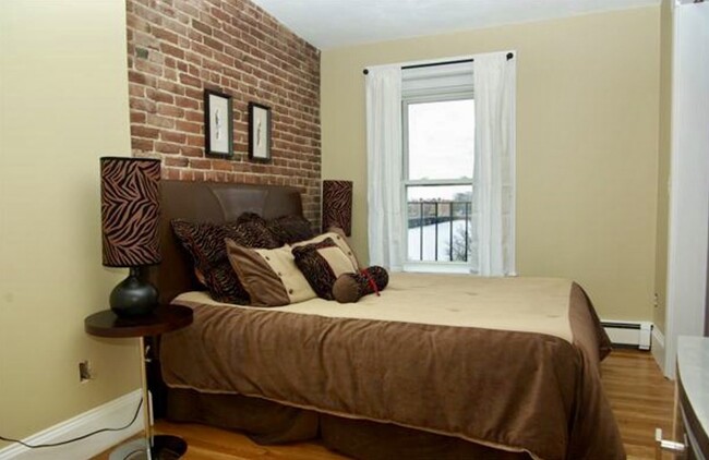 Building Photo - 465 Beacon St