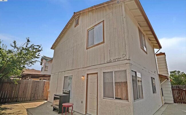 Foto del edificio - 3480 Briar Ln