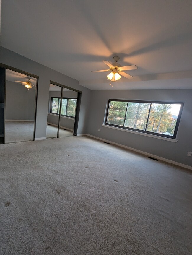 Building Photo - 3145 Hawthorne Dr NE