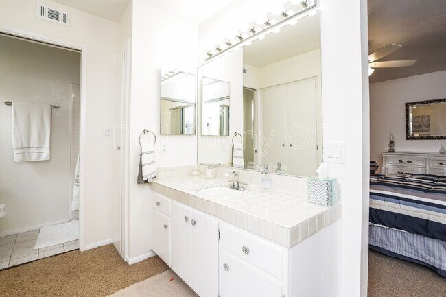 Foto del edificio - 9379 Esther St