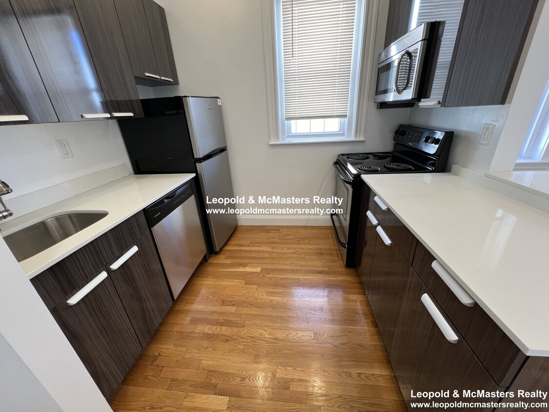 Primary Photo - 36 Peterborough St