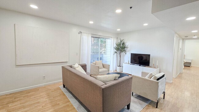 Foto del edificio - Furnished Apartment!