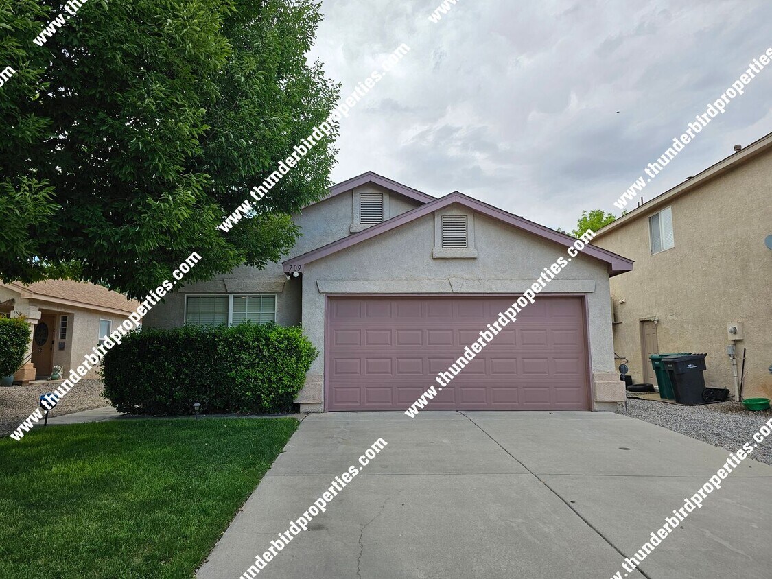 Foto principal - Rare single story 4 bedroom coming soon!