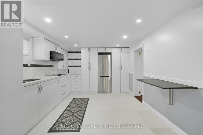 Building Photo - 7 Armitage Dr