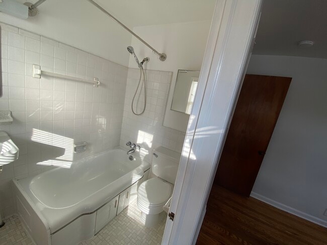 Bathroom - 19907 Farmington Rd