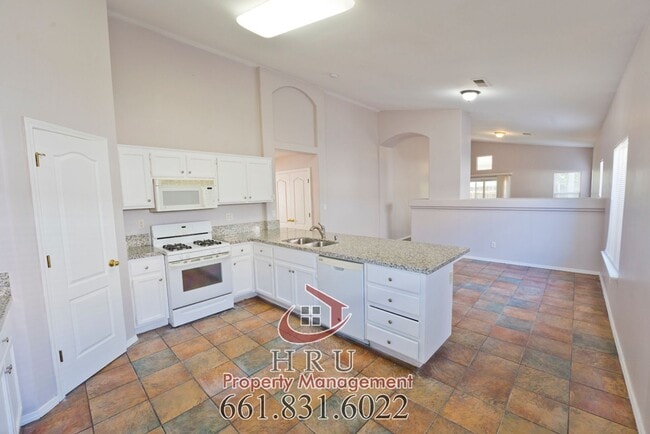 Foto del edificio - SW-Bakersfield 3 bedrooms- 2 Bath