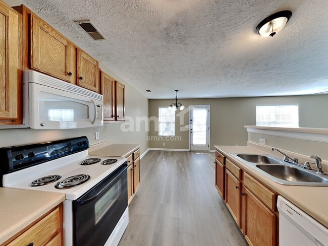 Building Photo - 4861 Nina Marie Ave