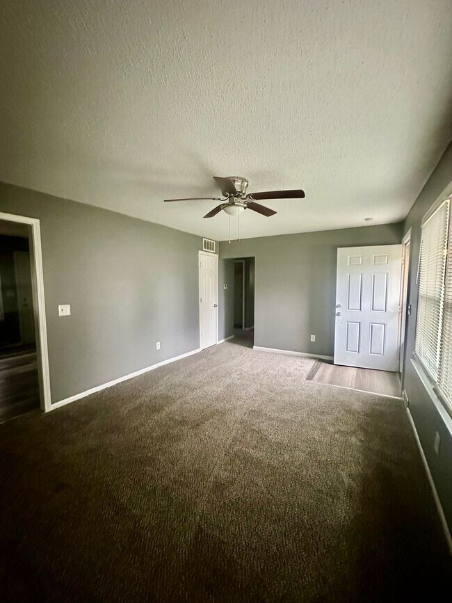 Foto del edificio - South Kansas City 3 Bedroom 1 Bath Ranch F...