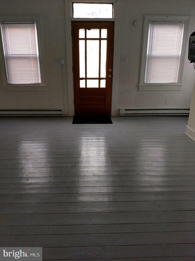 Building Photo - 136 Front St