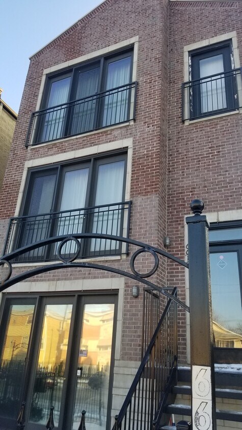 Primary Photo - 6619 W Belmont Ave