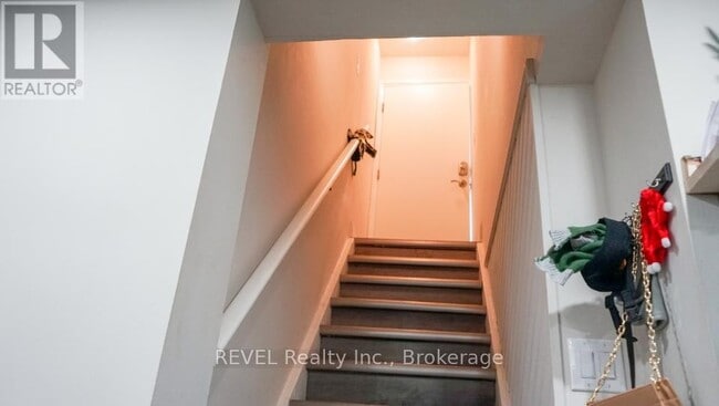 Building Photo - 510 Lloyd Ave