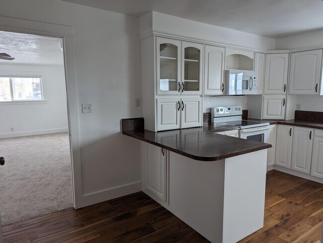 Building Photo - 9 N Cherry Dr