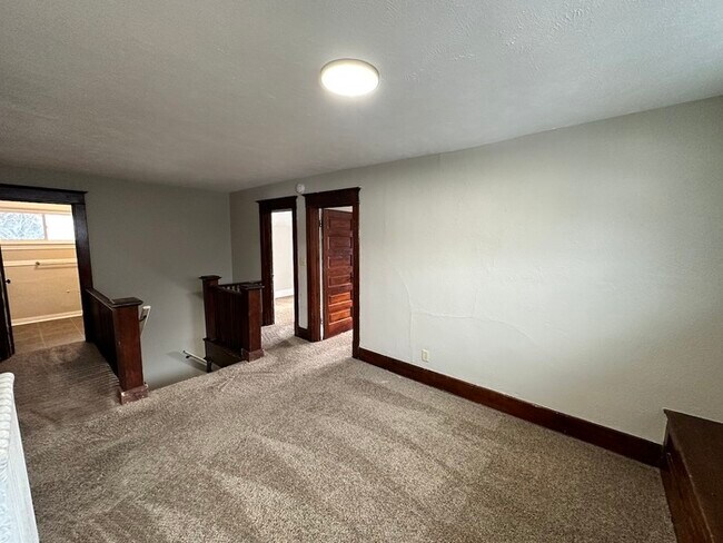 Foto del edificio - Alger Heights 3 bedroom Upper Unit