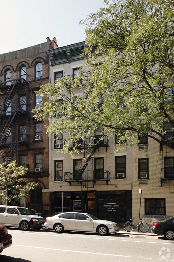 536 CON 47th St - 536 W 47th St