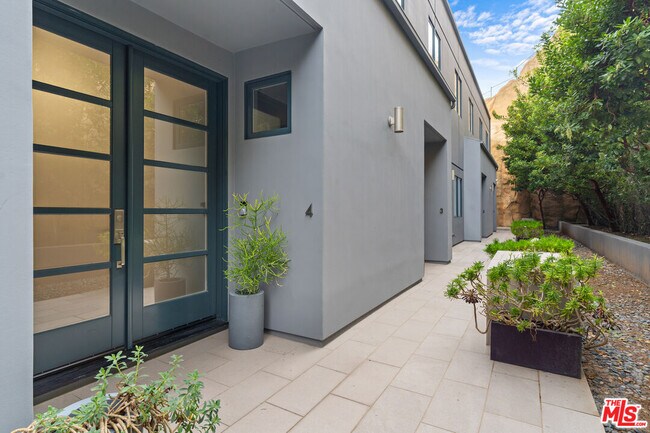 Foto del edificio - 22065 Pacific Coast Hwy