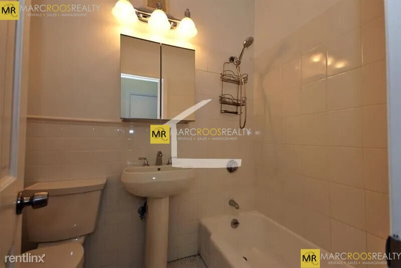 Building Photo - 910 Beacon St