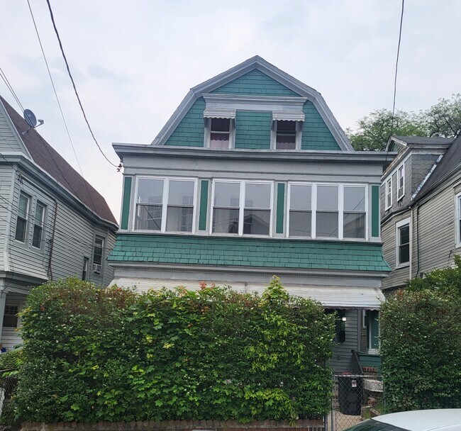 Foto del edificio - 8 Farley Ave