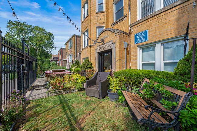 Foto del edificio - 3728 W Wilson Ave