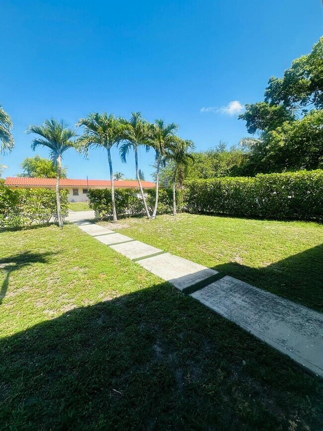 Foto del edificio - 12020 NE 12th Ct
